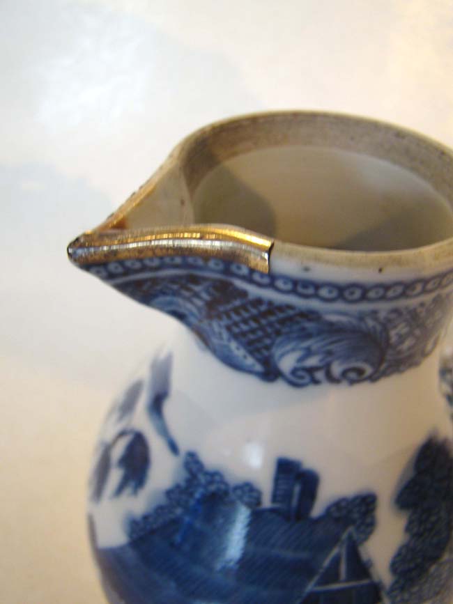 An 18th century Chinese Export porcelain cream jug — image 2